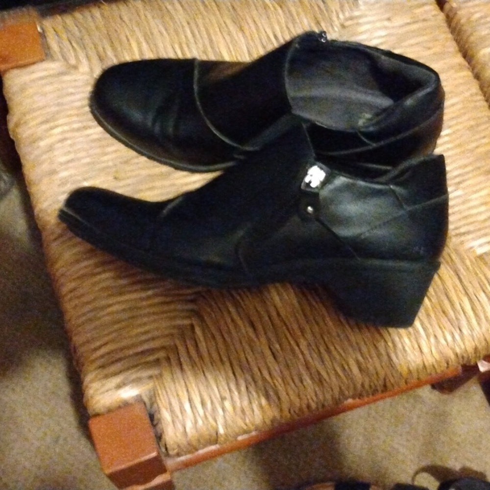 Shoes - Picture 5 of 8